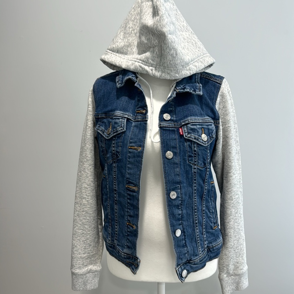 Levi's denim sweatshirt jacket (NWOT)